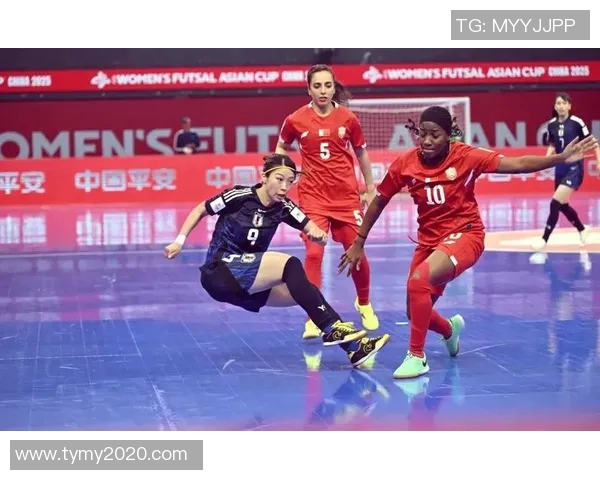 中国足球小组赛精彩纷呈各队争夺晋级名额激烈对抗引人关注